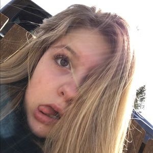 Meet your Posher, Adia